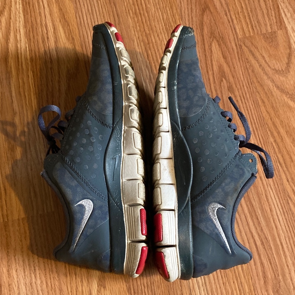 Nike Tennis Shoes - Picture 7 of 11